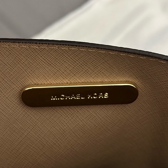Michael Kors squared purse - Picture 6 of 6